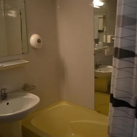 Hotel Du Cheval Blanc 2*