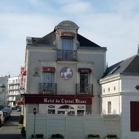 Du Cheval Blanc Hotel 2*