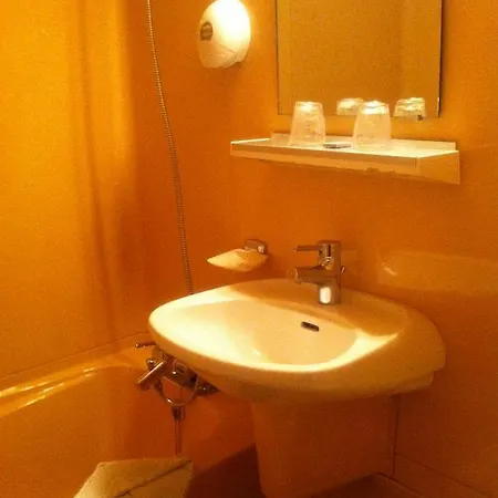 Du Cheval Blanc Hotel 2*